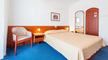 KOMODOR HOTEL