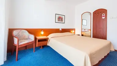 KOMODOR HOTEL