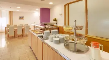 KOMODOR HOTEL