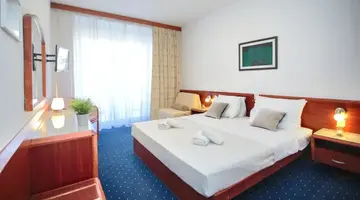 KOMODOR HOTEL