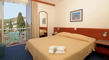 KOMODOR HOTEL