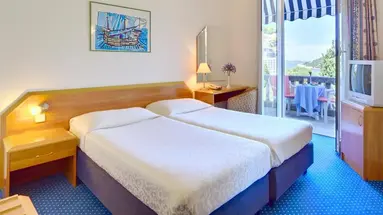 KOMODOR HOTEL