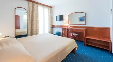 KOMODOR HOTEL