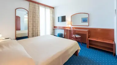 KOMODOR HOTEL