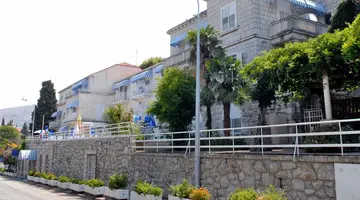 KOMODOR HOTEL