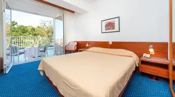 KOMODOR HOTEL