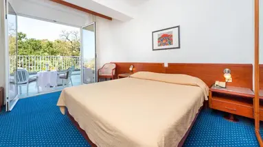KOMODOR HOTEL