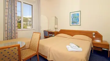 KOMODOR HOTEL