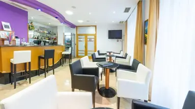 KOMODOR HOTEL