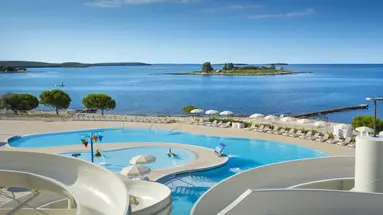 KOMPLEKS VILLAS RUBIN - POKOJE***