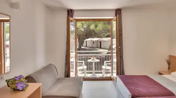KOMPLEKS VILLAS RUBIN - POKOJE***