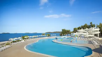 KOMPLEKS VILLAS RUBIN - POKOJE***