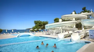 KOMPLEKS VILLAS RUBIN - POKOJE***