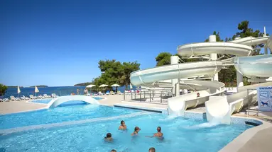 KOMPLEKS VILLAS RUBIN - POKOJE***