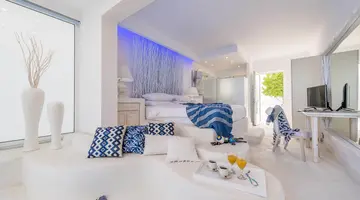 Kouros Home