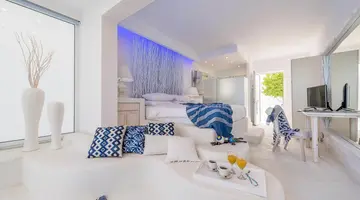 Kouros Home