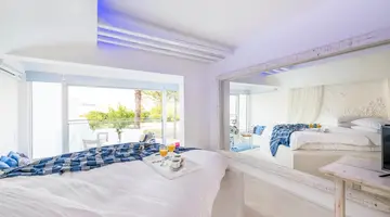 Kouros Home