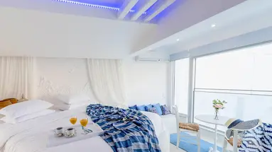 Kouros Home