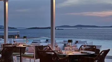 Kouros Hotel and Suites