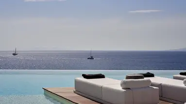Kouros Hotel and Suites