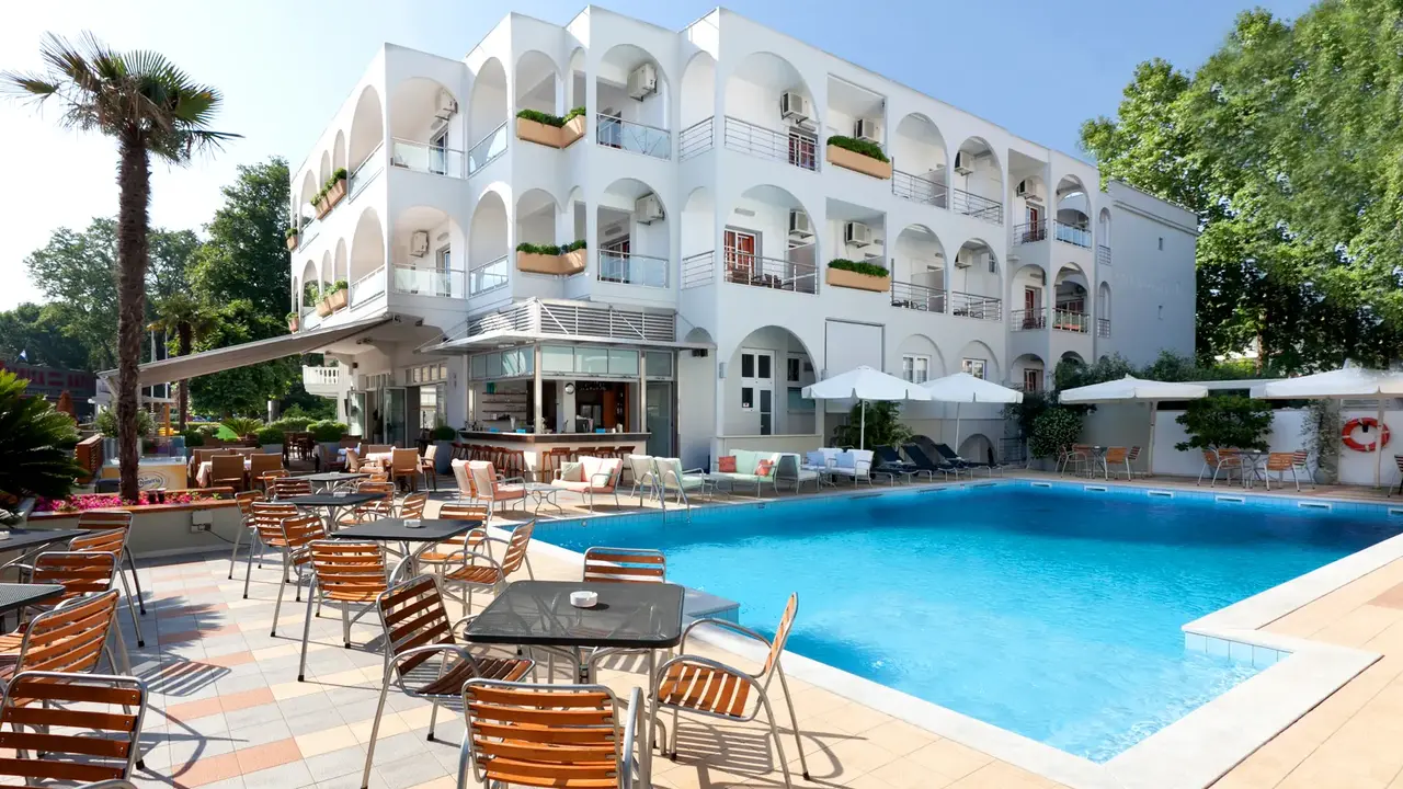 Kronos Hotel