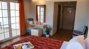 Kronos Hotel