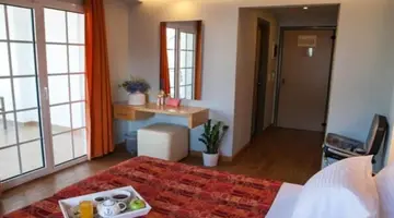 Kronos Hotel
