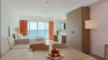 Krystal Cancun