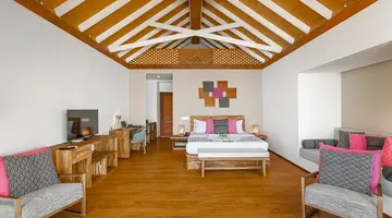 KUDAFUSHI RESORT & SPA