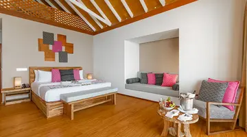 KUDAFUSHI RESORT & SPA