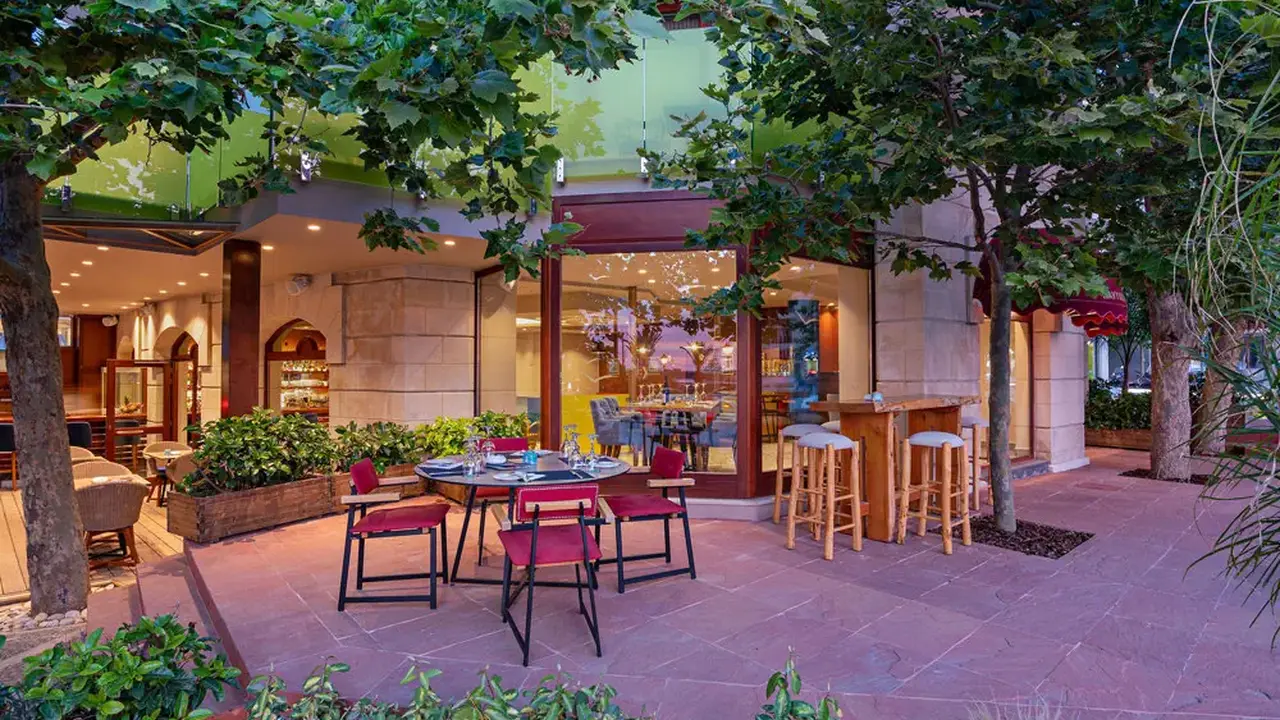 Kyma Suites Beach Hotel