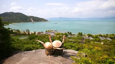 L ALYA NINH VAN BAY