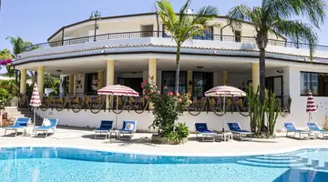 L ANCORA HOTEL