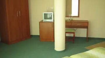 L&B Hotel