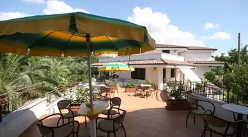 LA BUSSOLA HOTEL