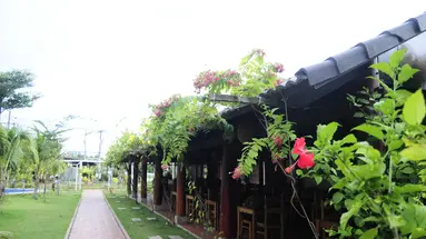 LA CASA RESORT