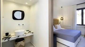 LA STELLA APARTMENTS AND SUITES