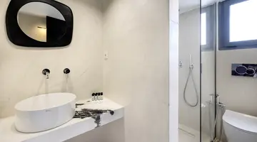 LA STELLA APARTMENTS AND SUITES