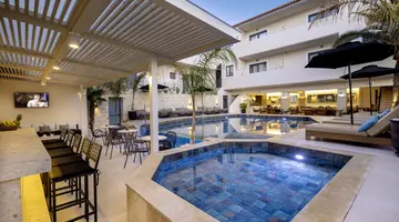 LA STELLA APARTMENTS AND SUITES