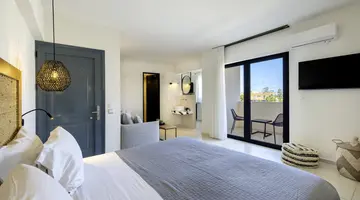 LA STELLA APARTMENTS AND SUITES