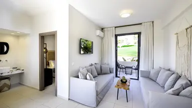LA STELLA APARTMENTS AND SUITES