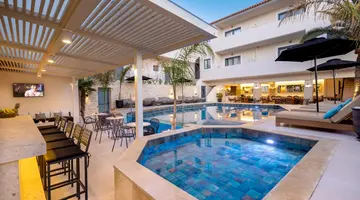 LA STELLA APARTMENTS AND SUITES