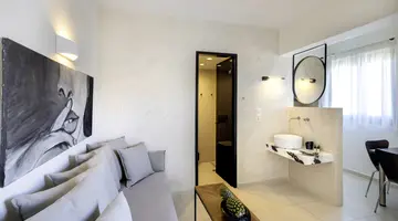 LA STELLA APARTMENTS AND SUITES