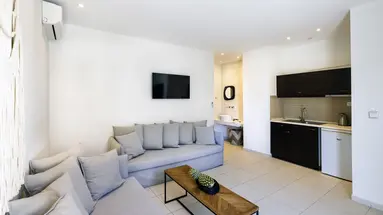 LA STELLA APARTMENTS AND SUITES