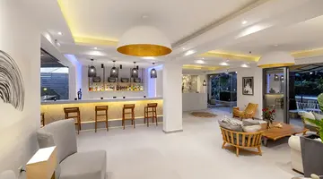 LA STELLA APARTMENTS AND SUITES