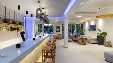 LA STELLA APARTMENTS AND SUITES