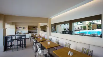 La Stella Apartments & Suites
