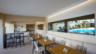 La Stella Apartments & Suites