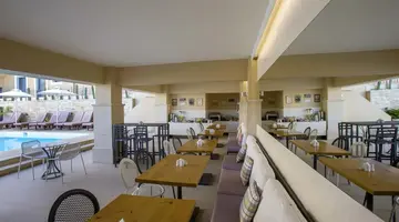 La Stella Suites
