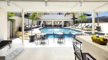 La Stella Suites